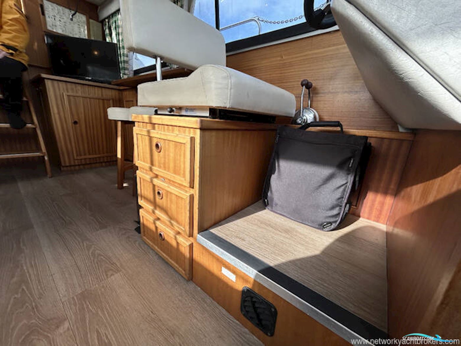 Broom 33
