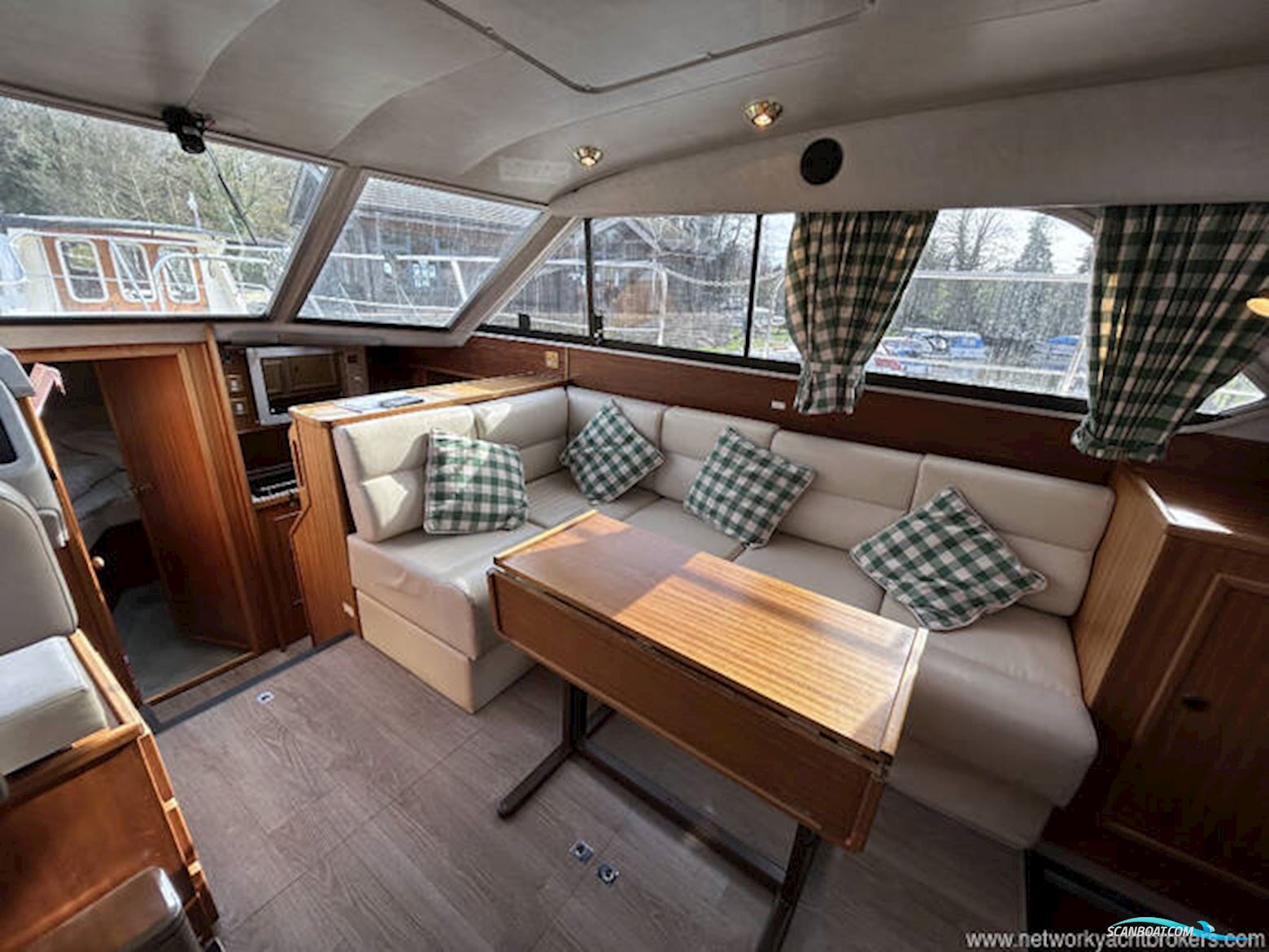Broom 33