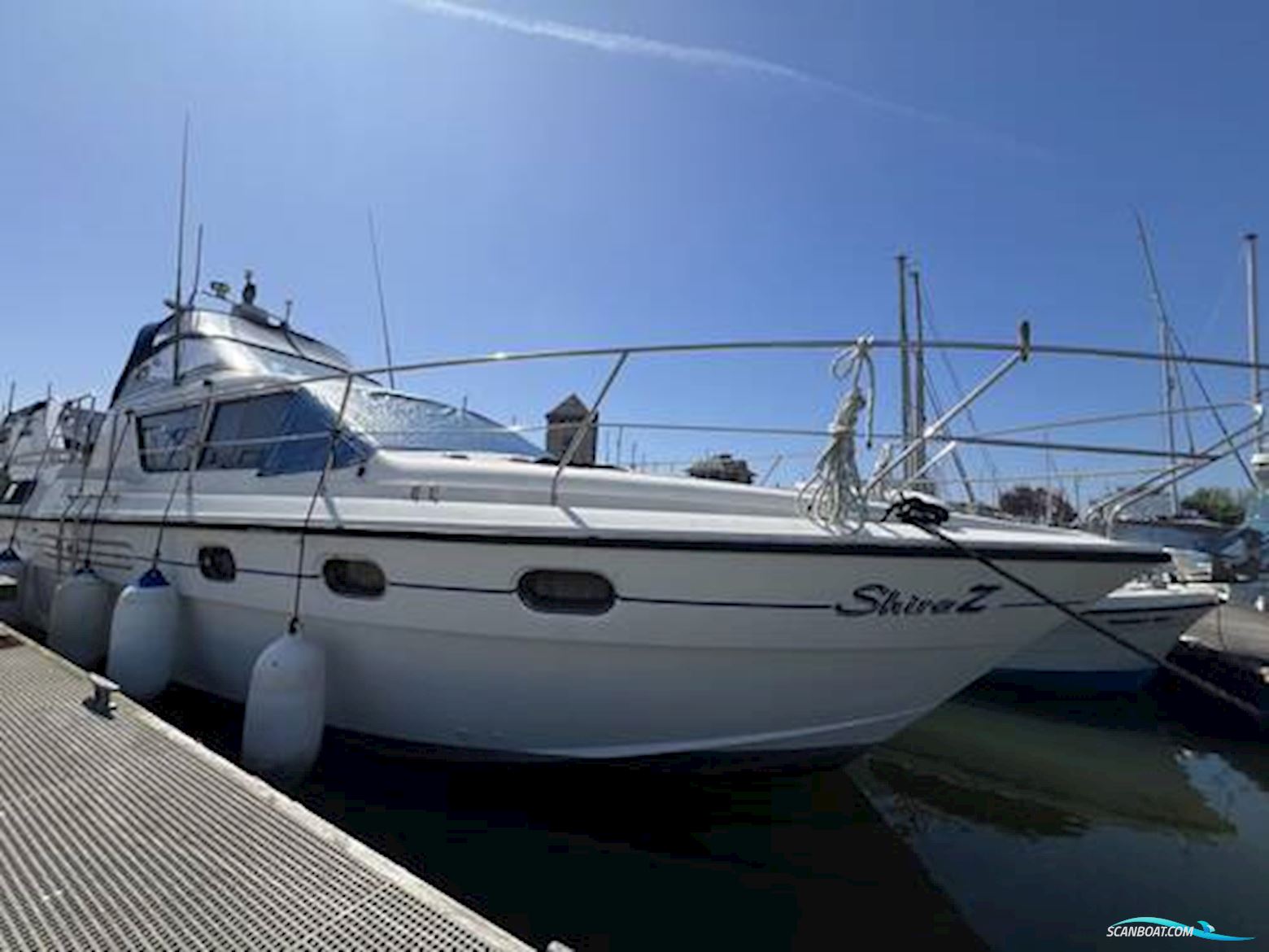 Broom 41 Motorboat 1993, with Ford Sabre engine, United Kingdom