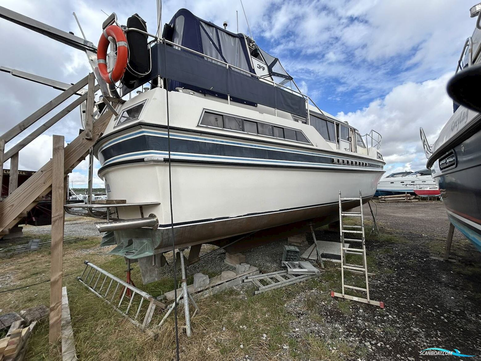 Broom Crown 37 Motorboat 1983, with Volvo Tamd 40B engine, United Kingdom