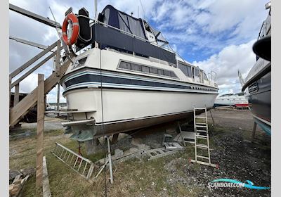 Broom Crown 37 Motorboat 1983, with Volvo Tamd 40B engine, United Kingdom