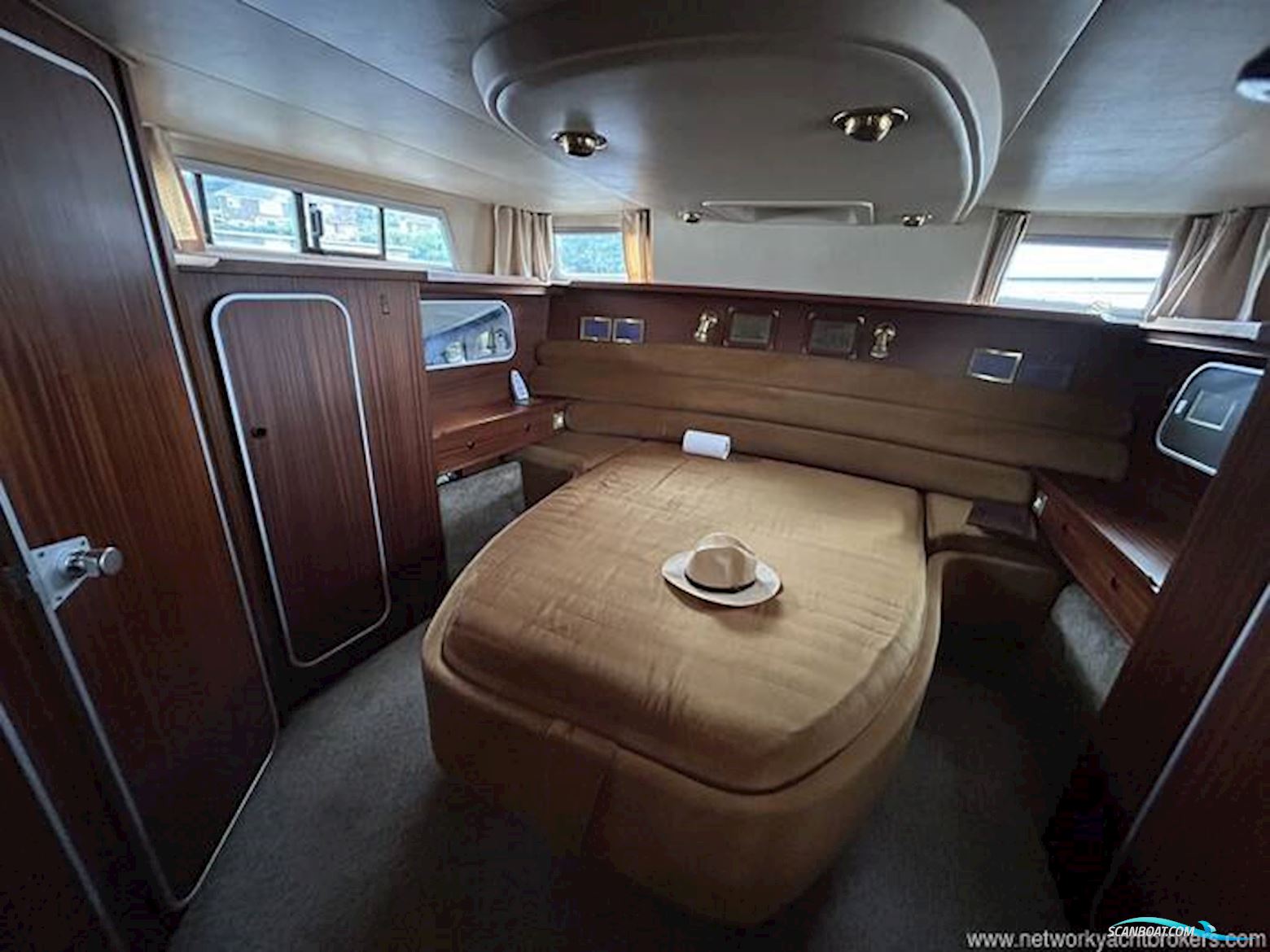 Broom Crown 37