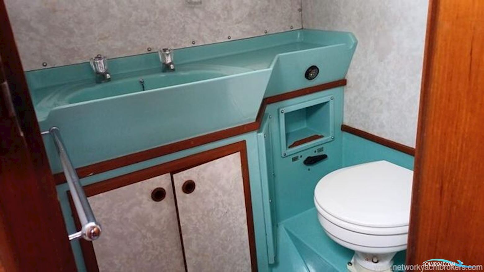 Broom Ocean 37