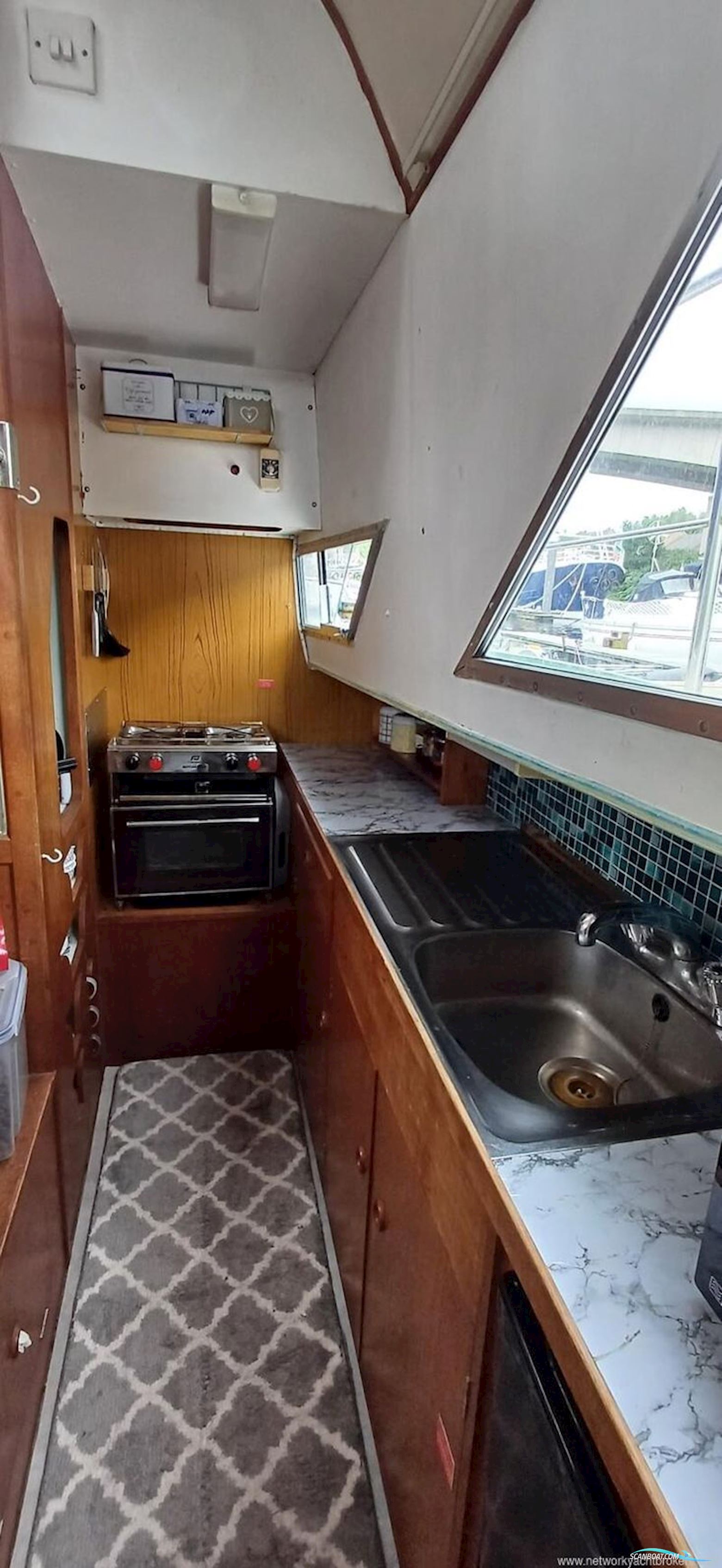 Broom Ocean 37