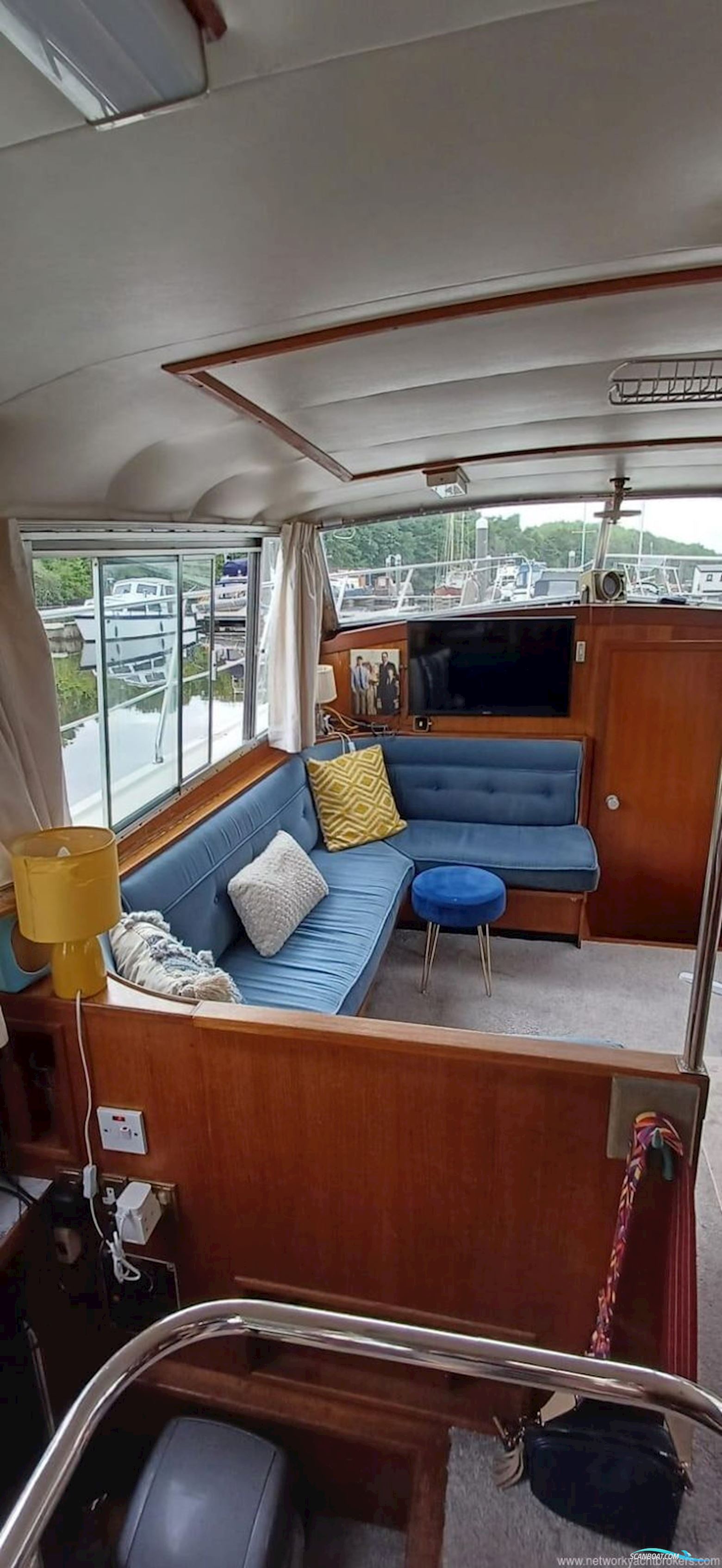 Broom Ocean 37