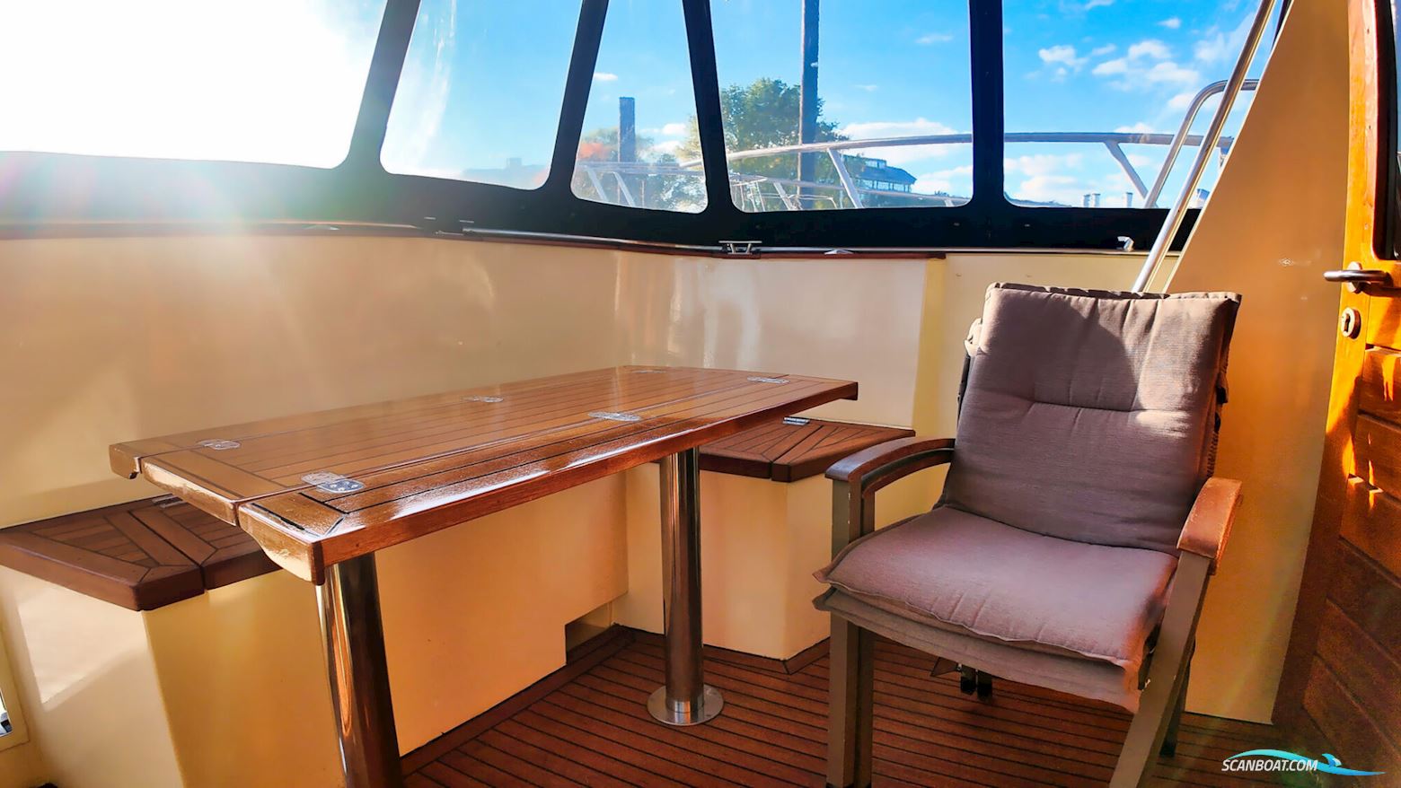 Bruce Roberts Euro 12.00 Flybridge