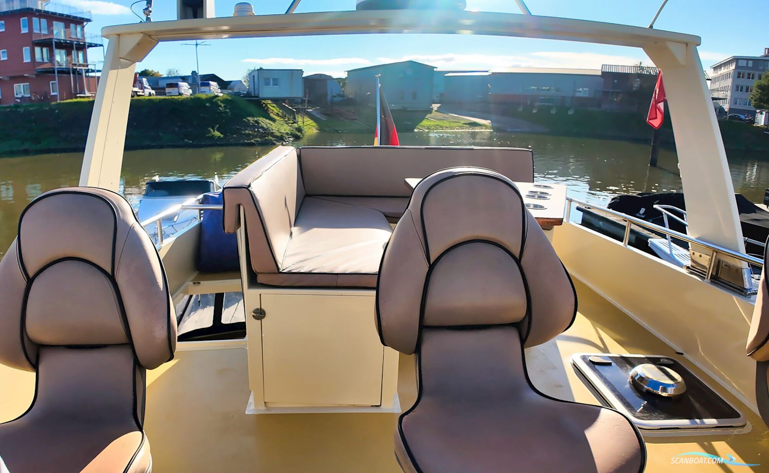 Bruce Roberts Euro 12.00 Flybridge