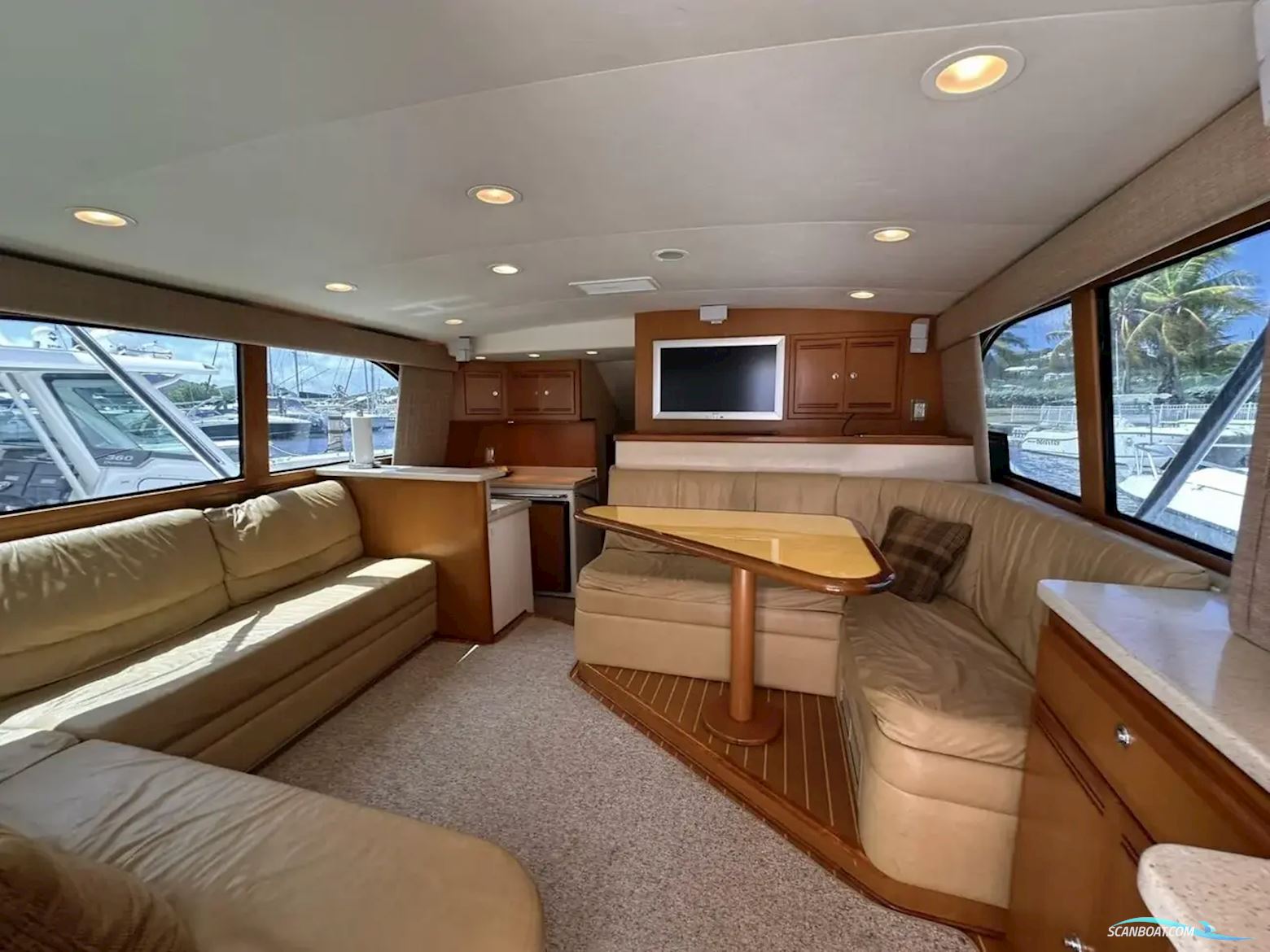 CABO Flybridge Sportfisherman