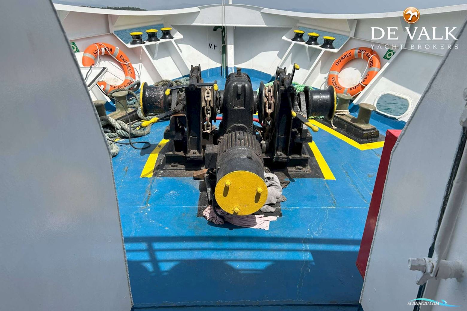 CAR/PASSENGERS FERRY 33