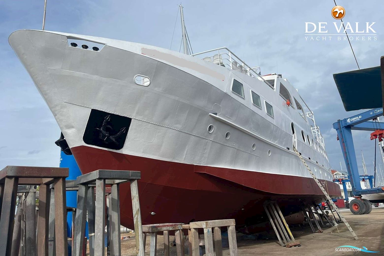 CAR/PASSENGERS FERRY 33