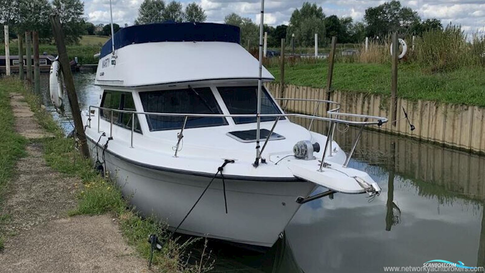 Carver 26 Command Bridge