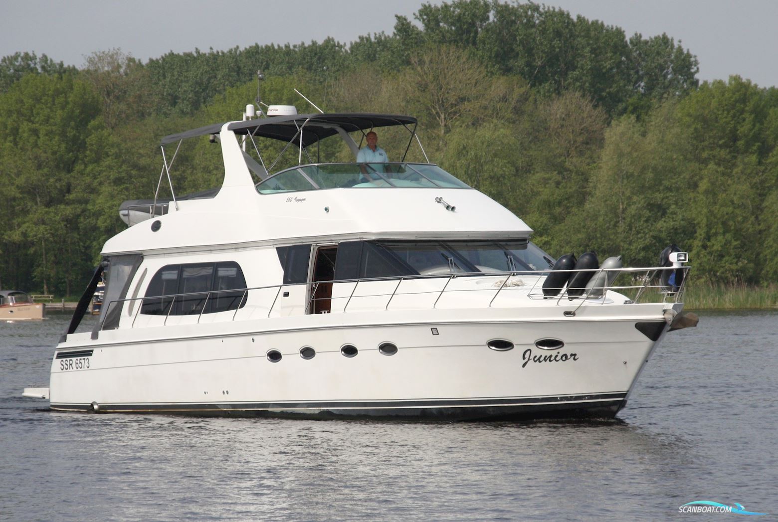 Carver 560 Voyager Motorboat 2004, with Volvo Penta engine, The Netherlands