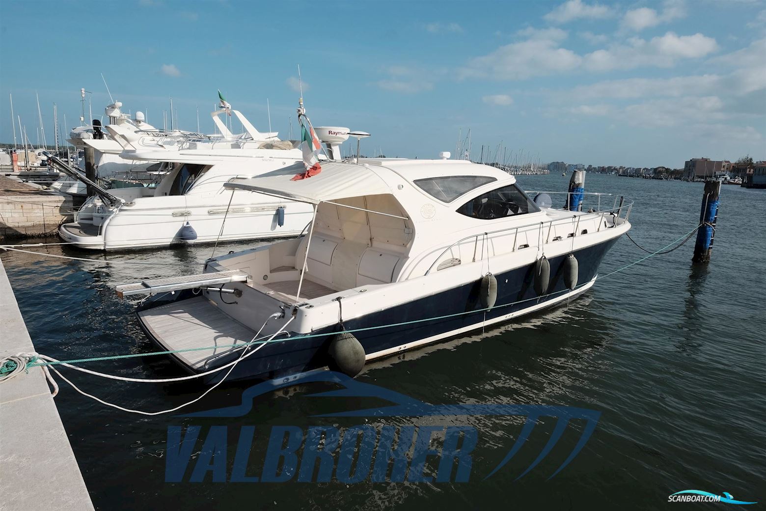 Cayman 43 WA