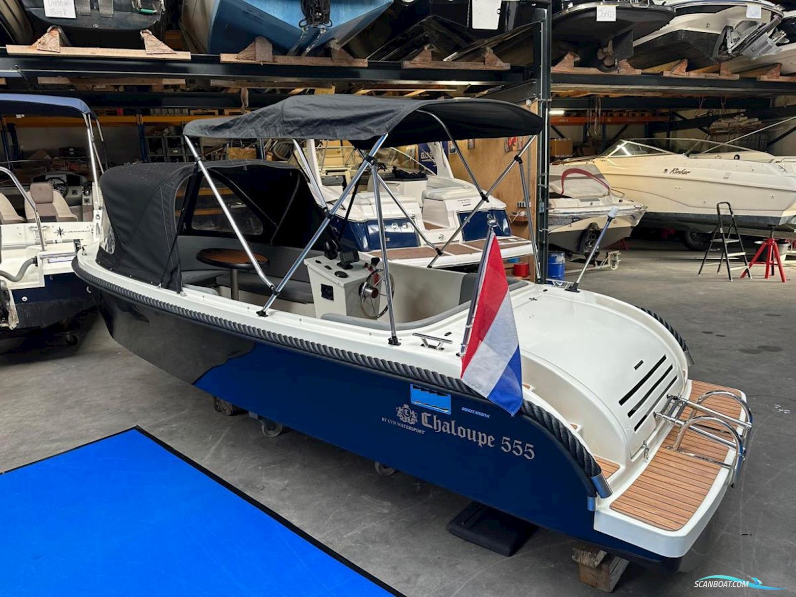 Chaloupe 555