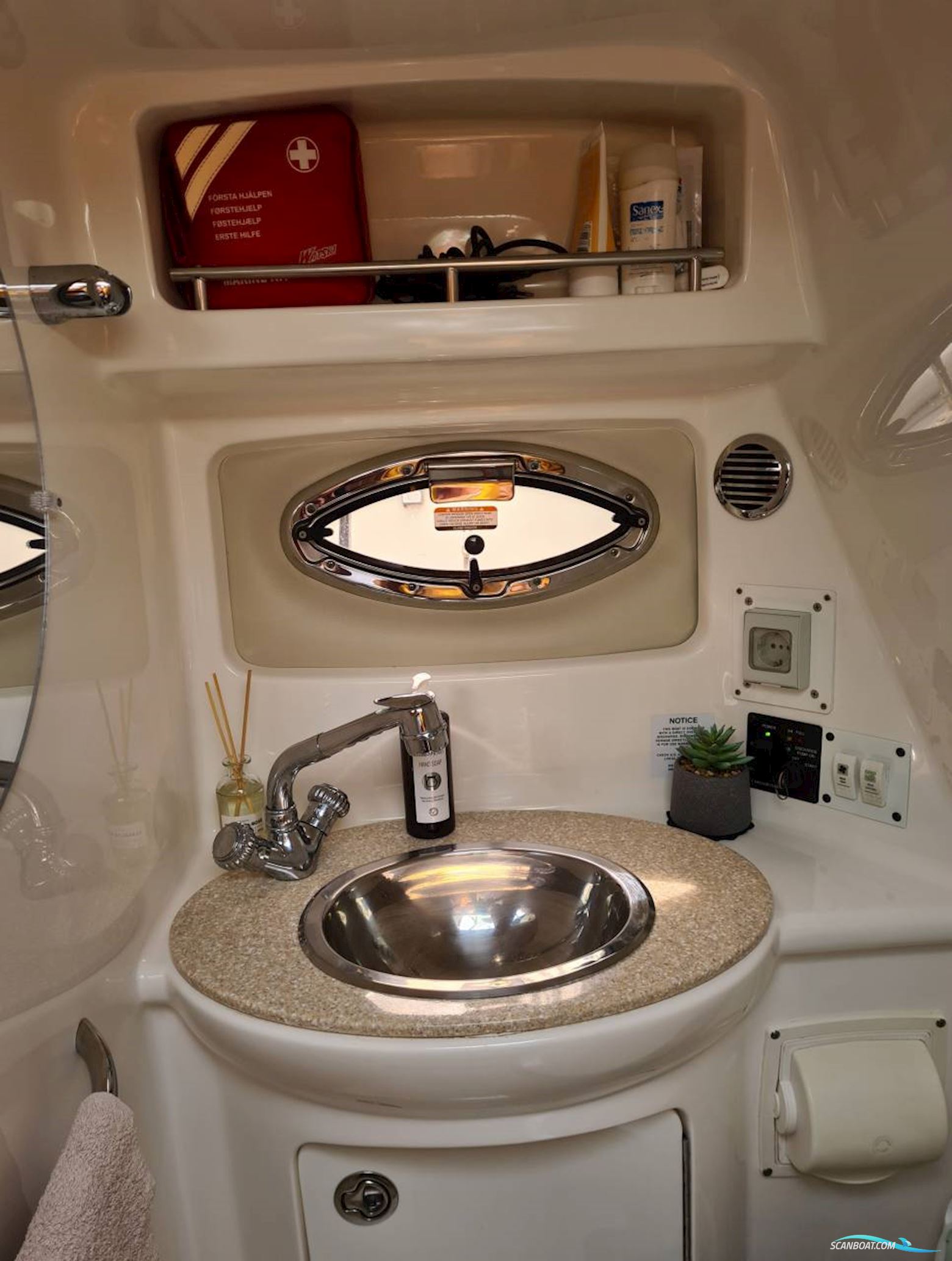 Chaparral 240 Signature - Volvo Penta 5,0 Gxi