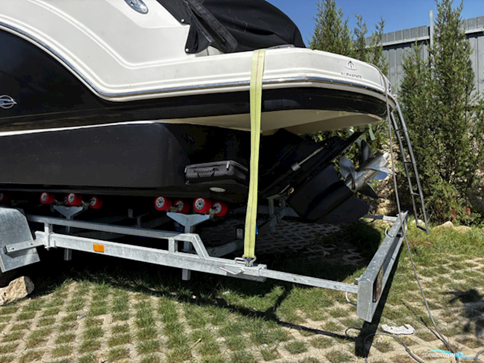 Chaparral 250 Signature