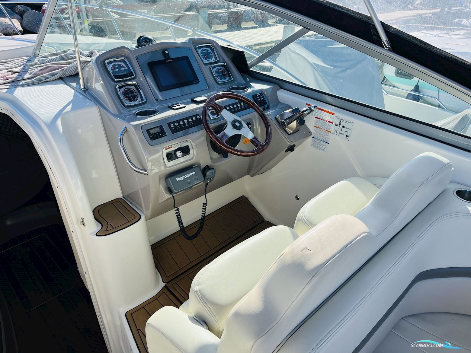 Chaparral 290 Signature