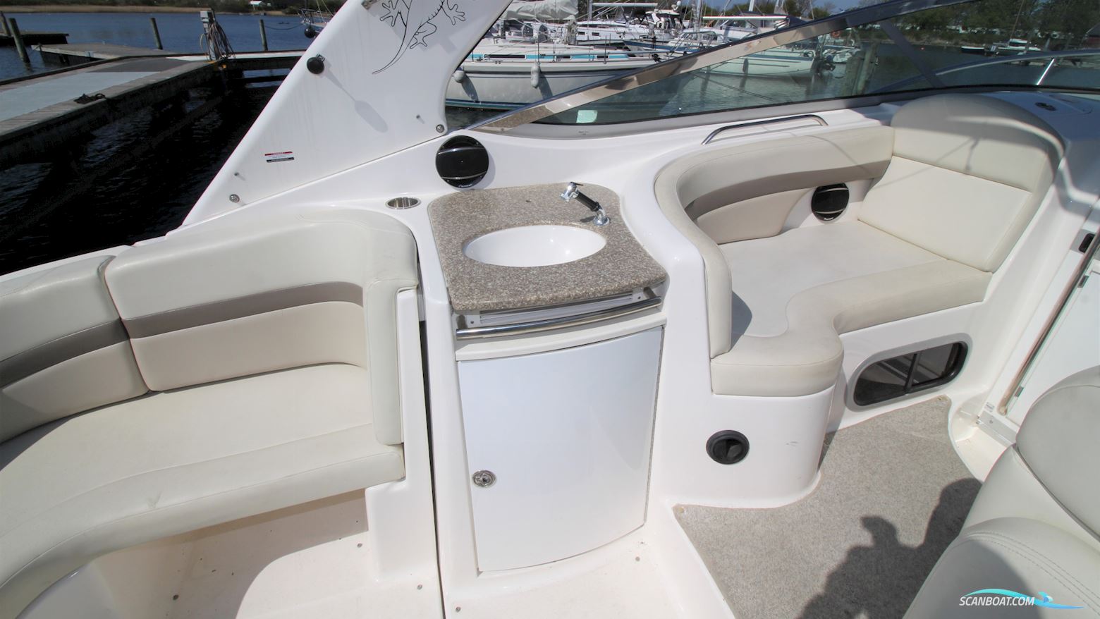 Chaparral 330 Signature 