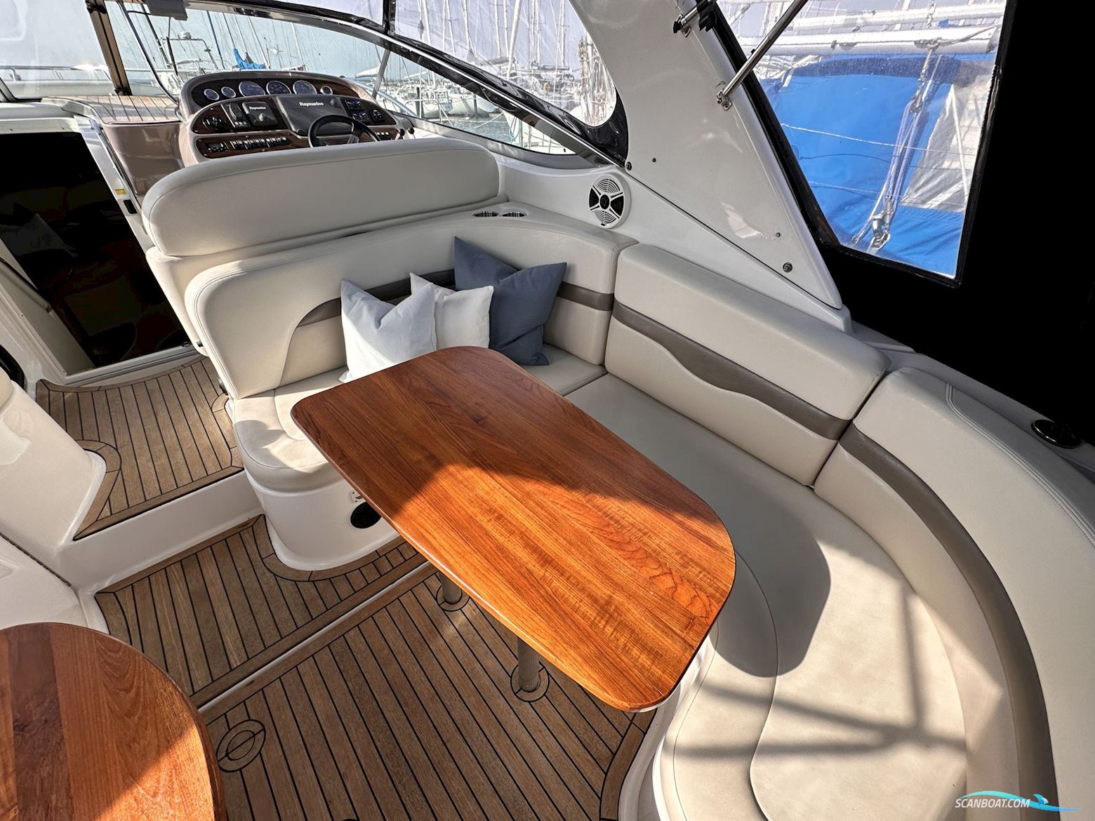 Chaparral 330 Signature