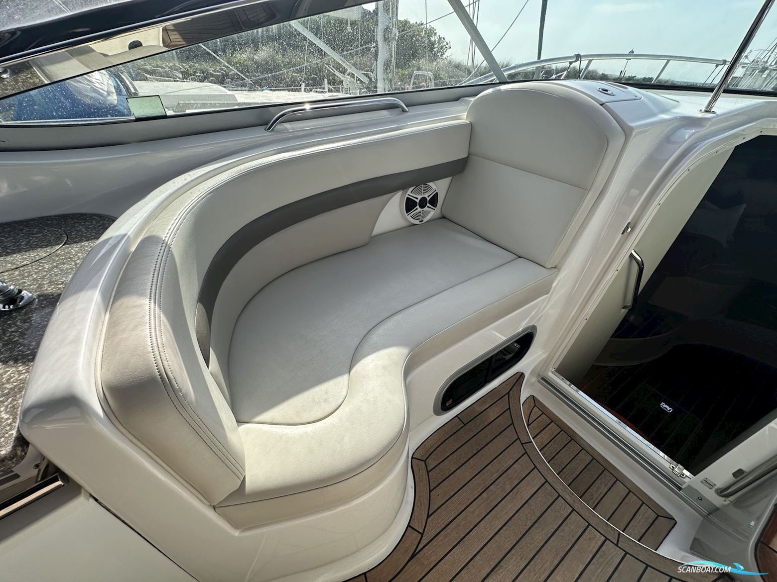 Chaparral 330 Signature