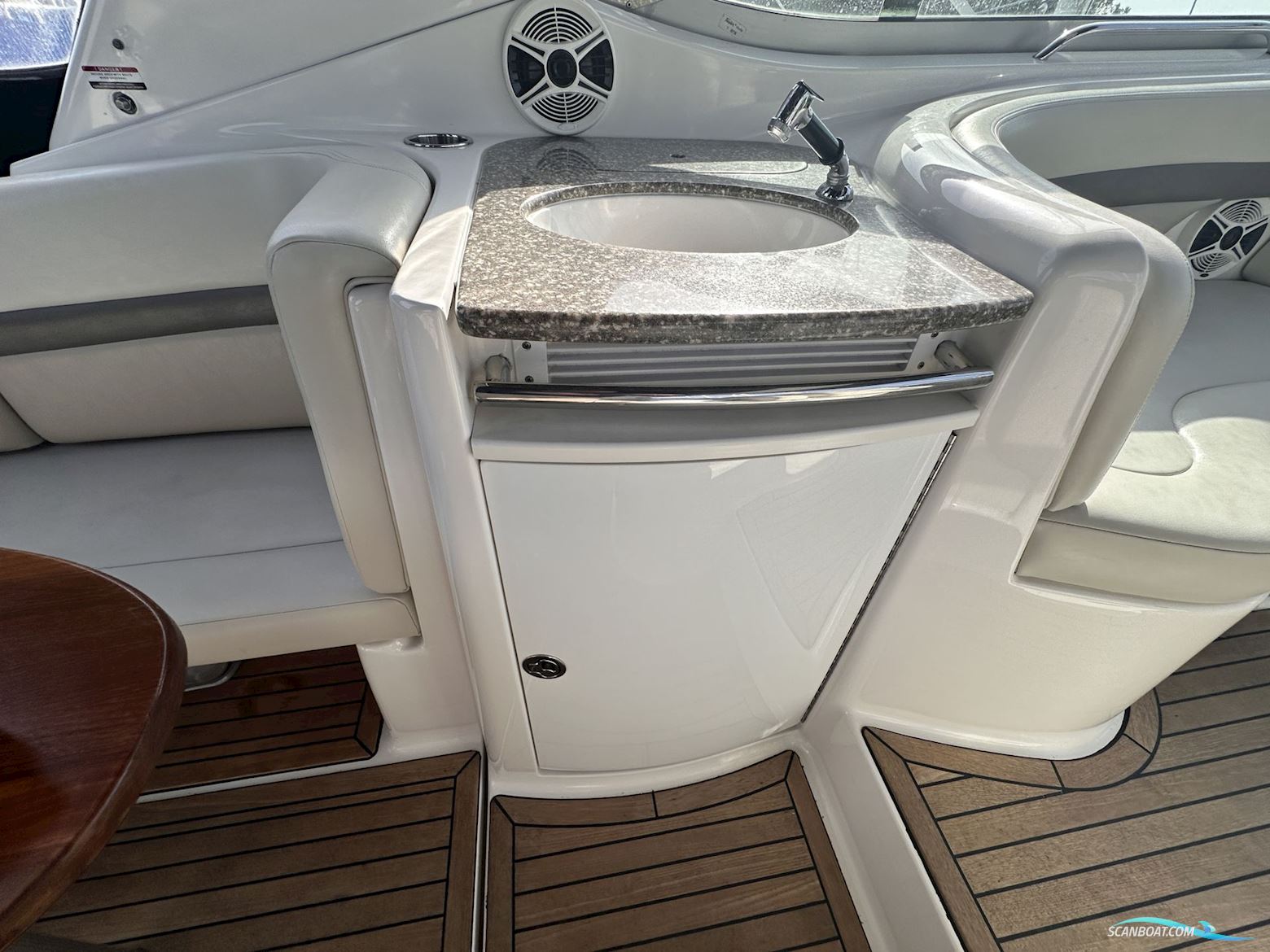 Chaparral 330 Signature