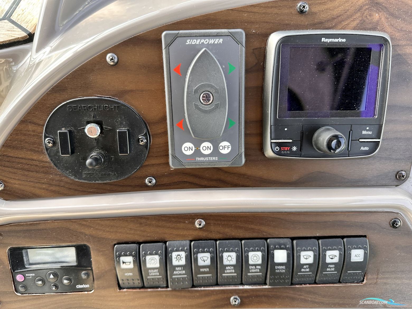 Chaparral 330 Signature