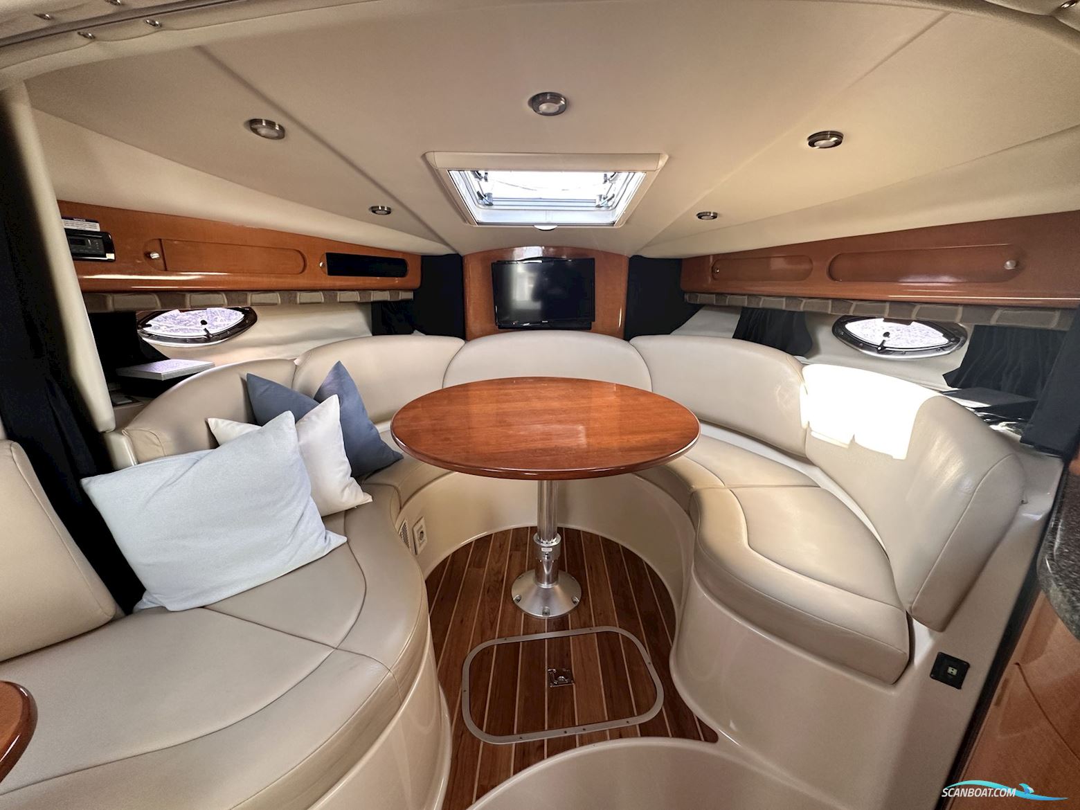 Chaparral 330 Signature