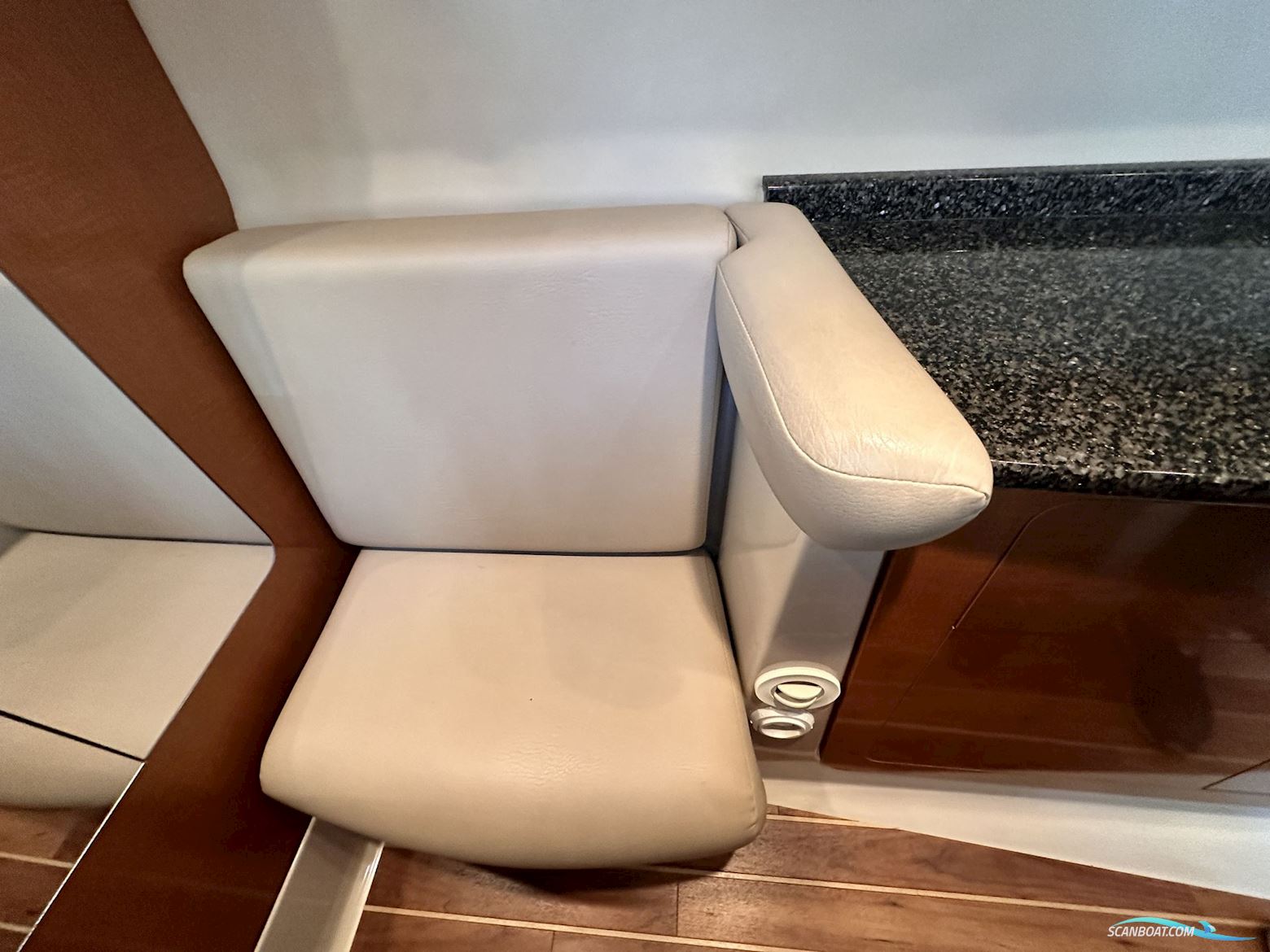 Chaparral 330 Signature