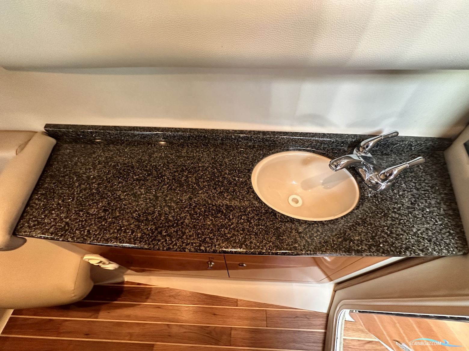 Chaparral 330 Signature