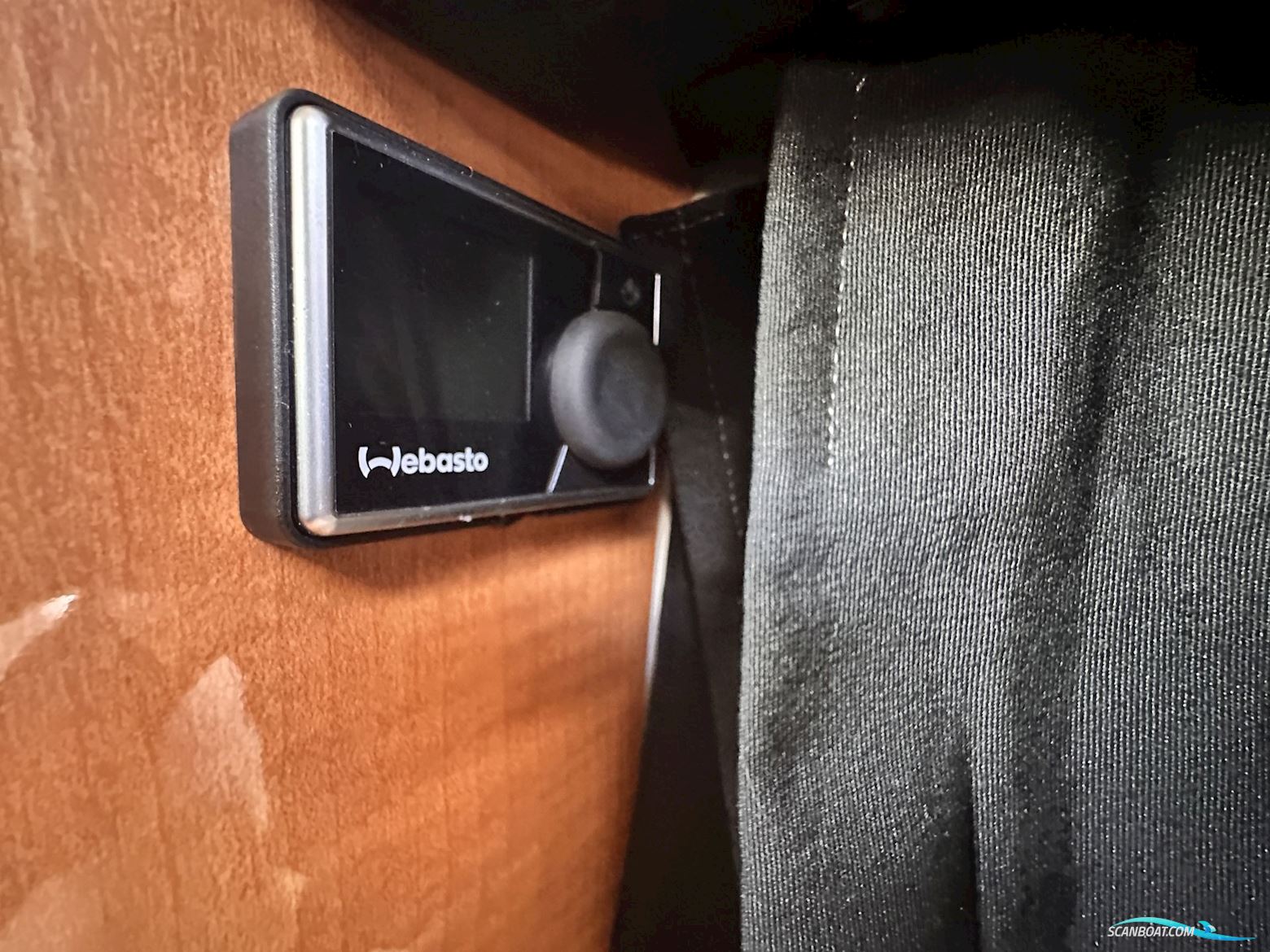 Chaparral 330 Signature