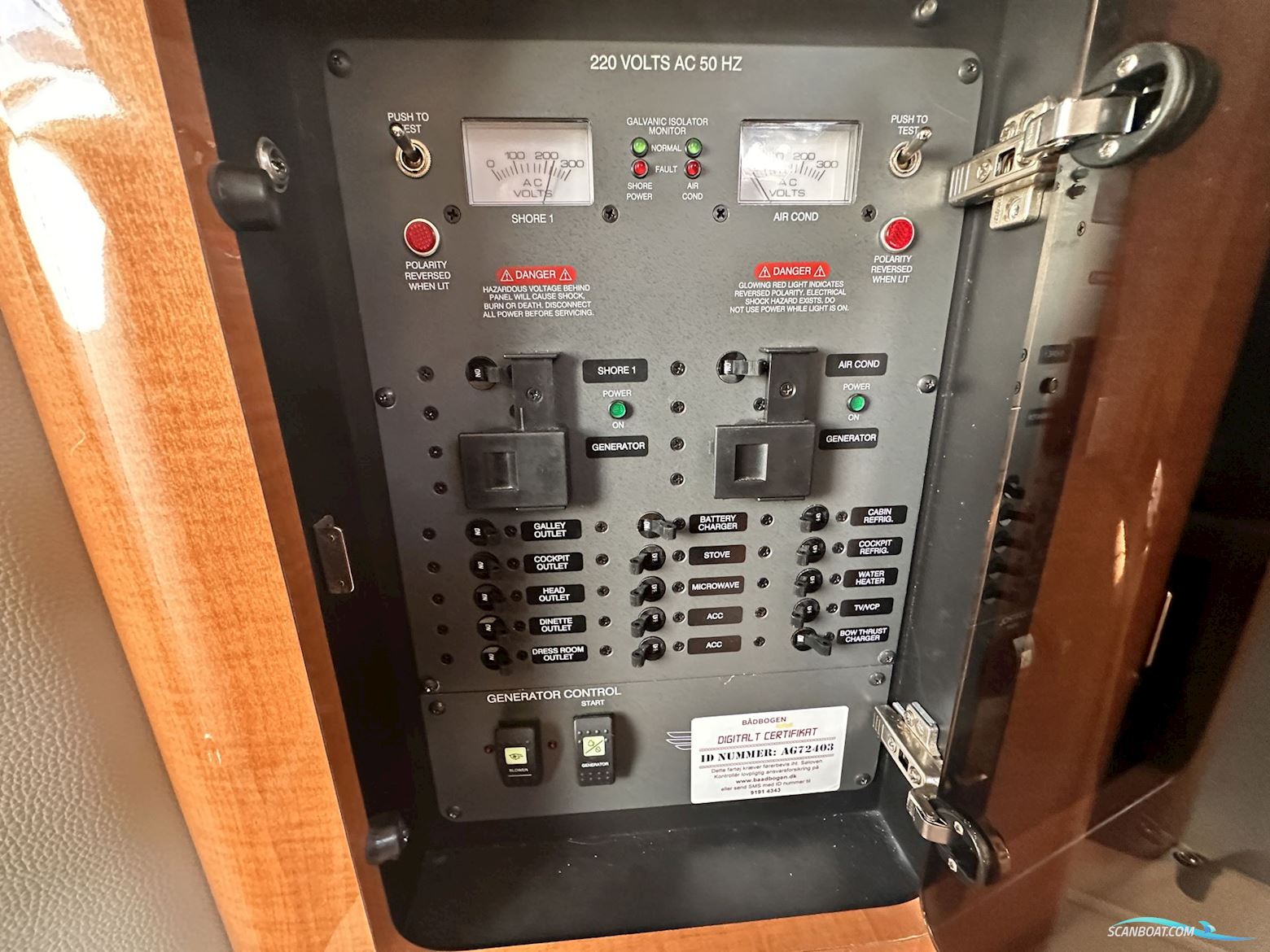 Chaparral 330 Signature