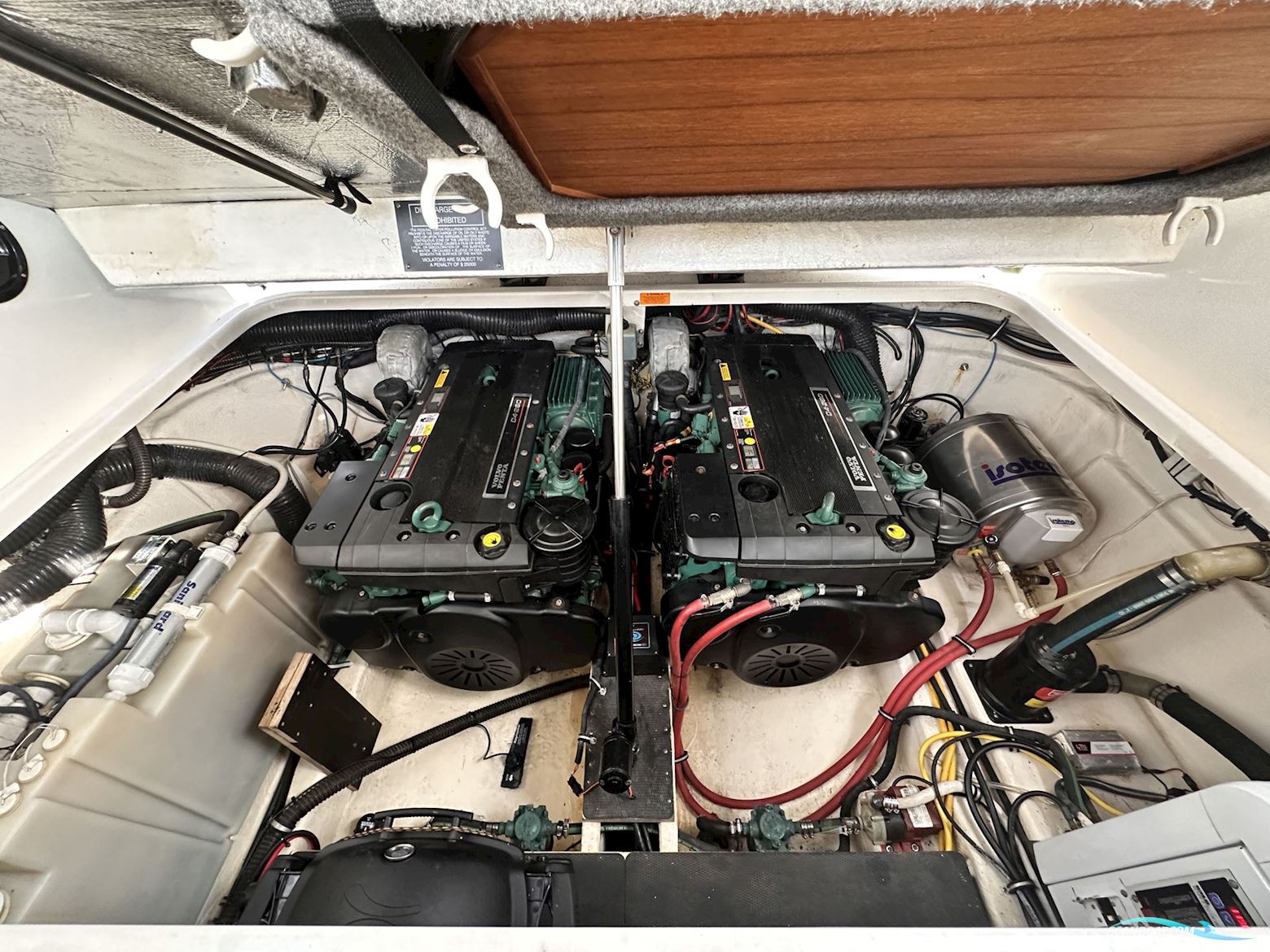 Chaparral 330 Signature