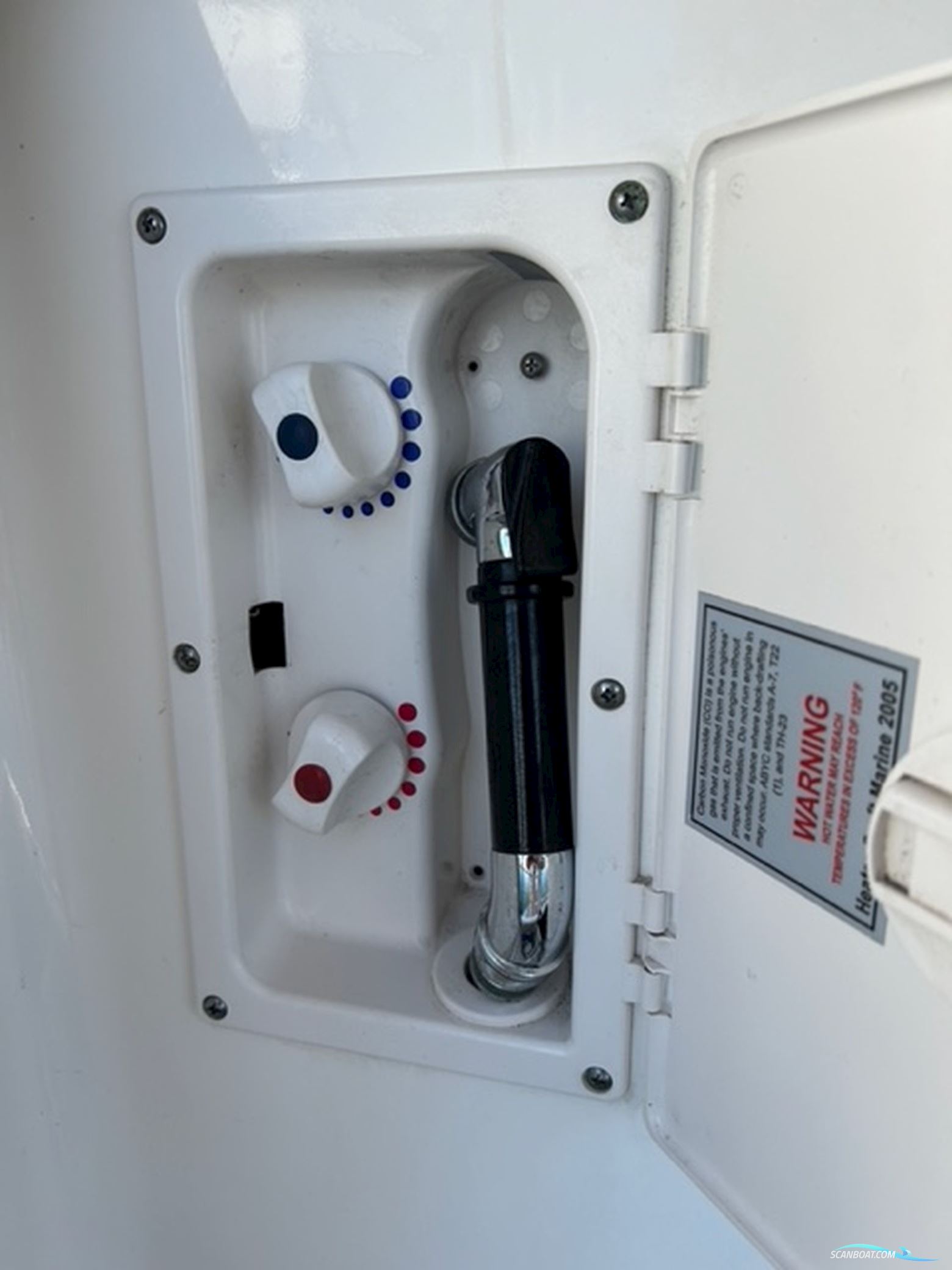 Chaparral 330 Signature