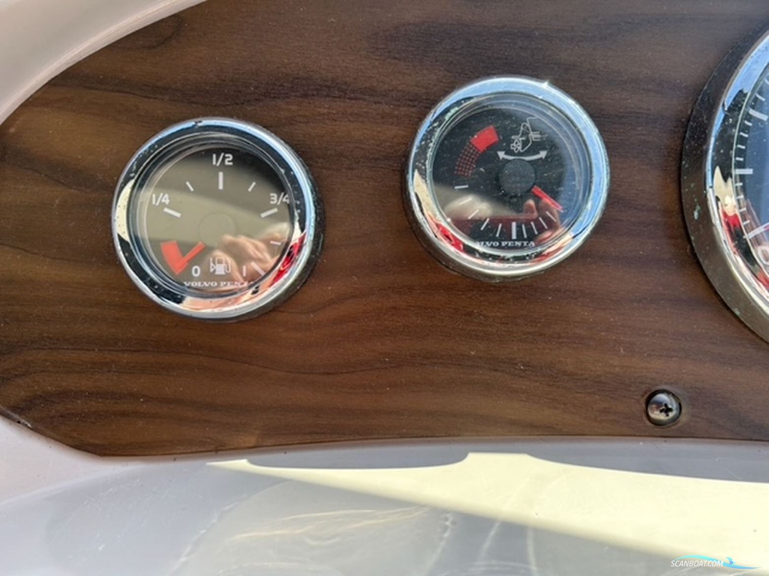 Chaparral 330 Signature