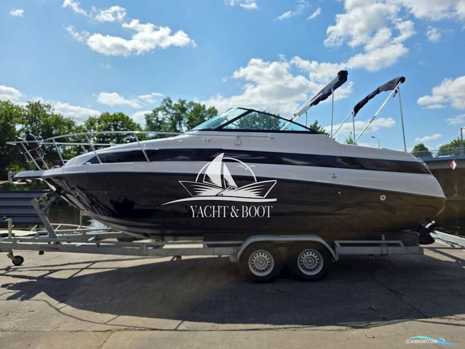Chaparral Signature 240