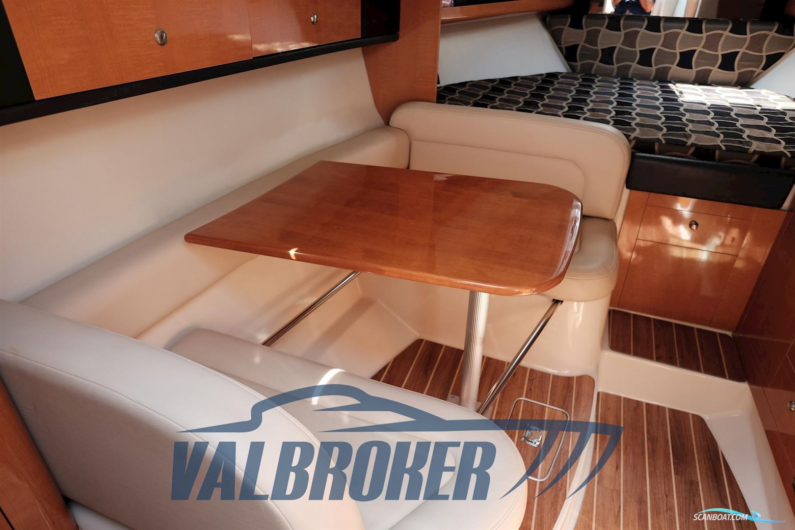Chaparral Signature 280