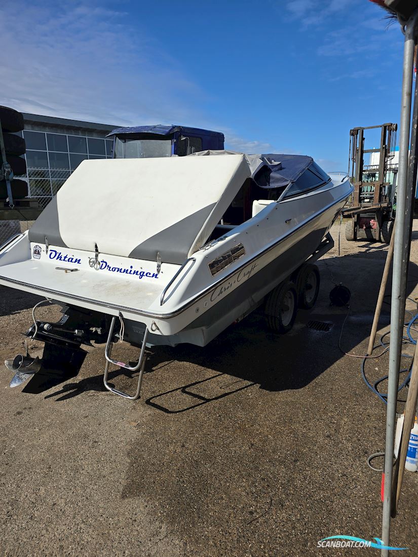 Chris Craft 233 cuddy cabin