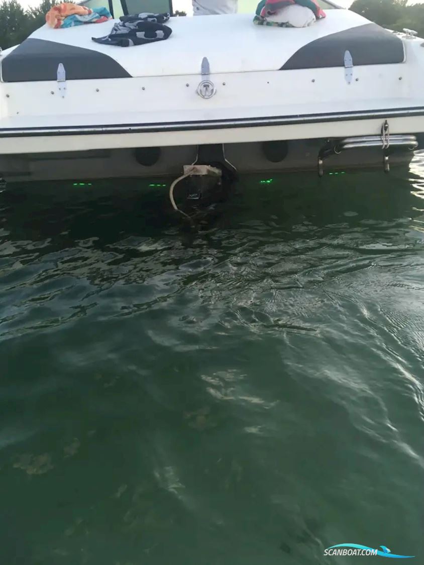 Chris Craft 233 cuddy cabin