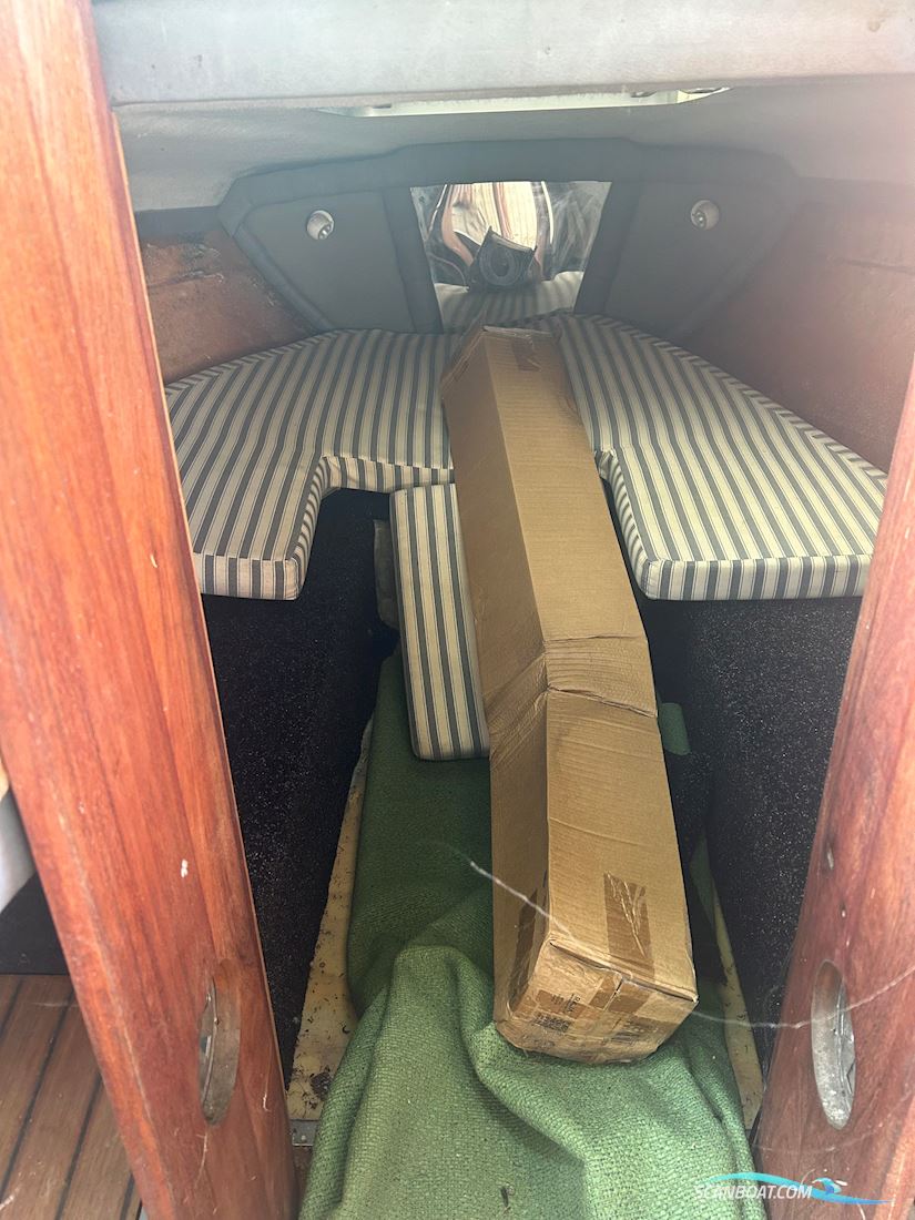 Chris Craft 233 cuddy cabin