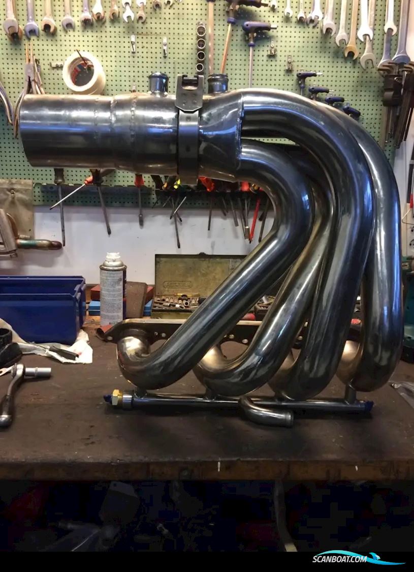 Chris Craft 233 cuddy cabin