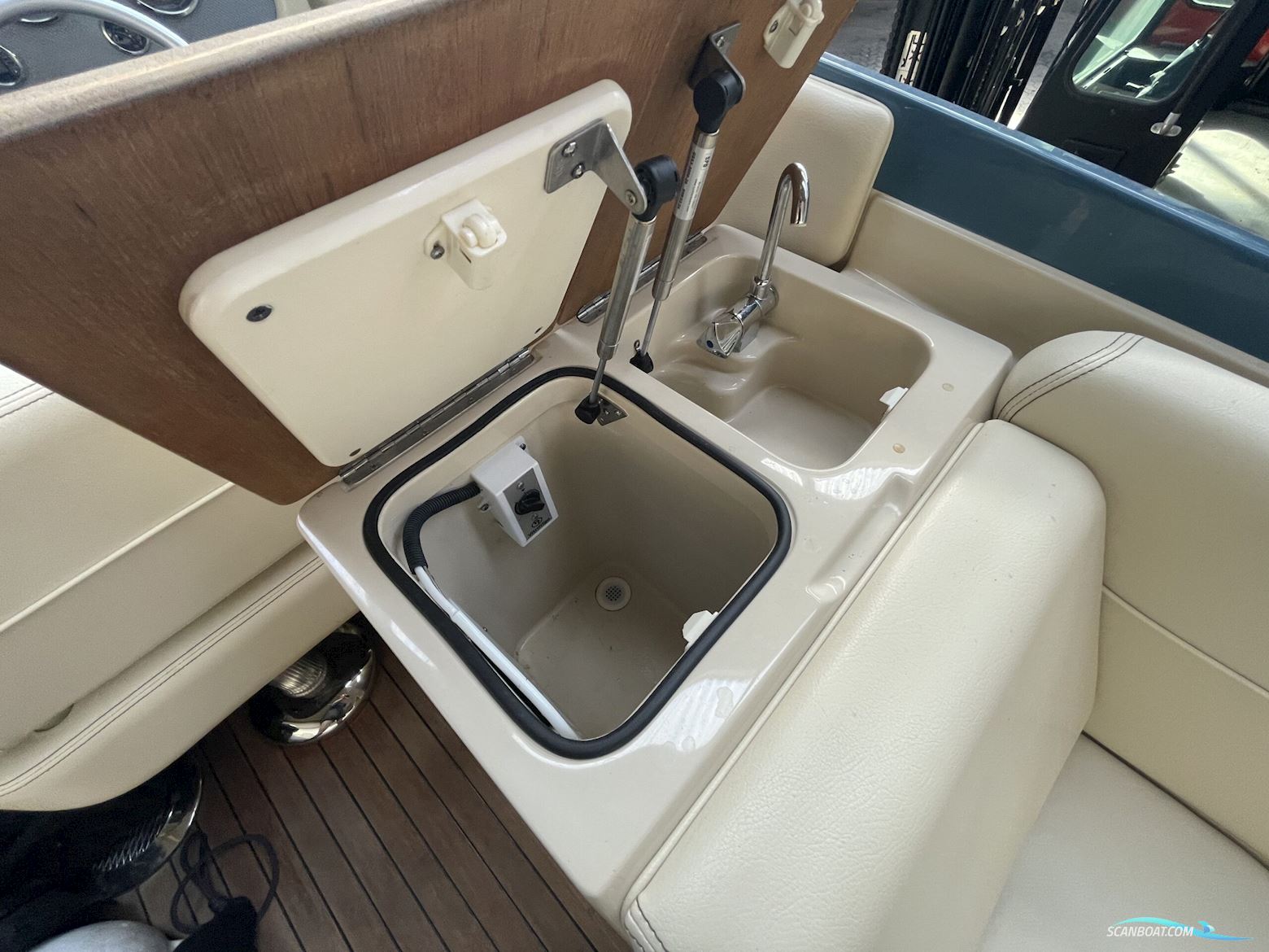 Chris Craft 28 Corsair