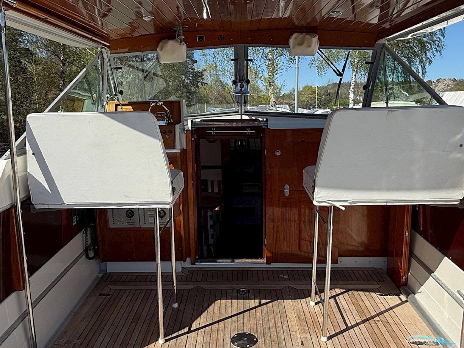Chris-Craft 31 Commander
