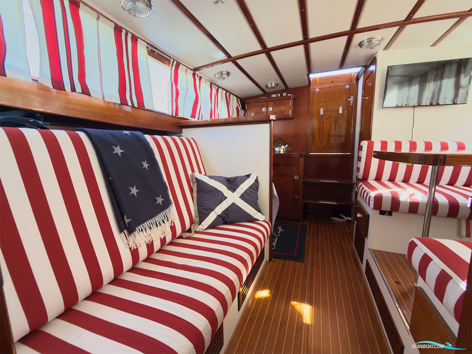 Chris-Craft 31 Commander