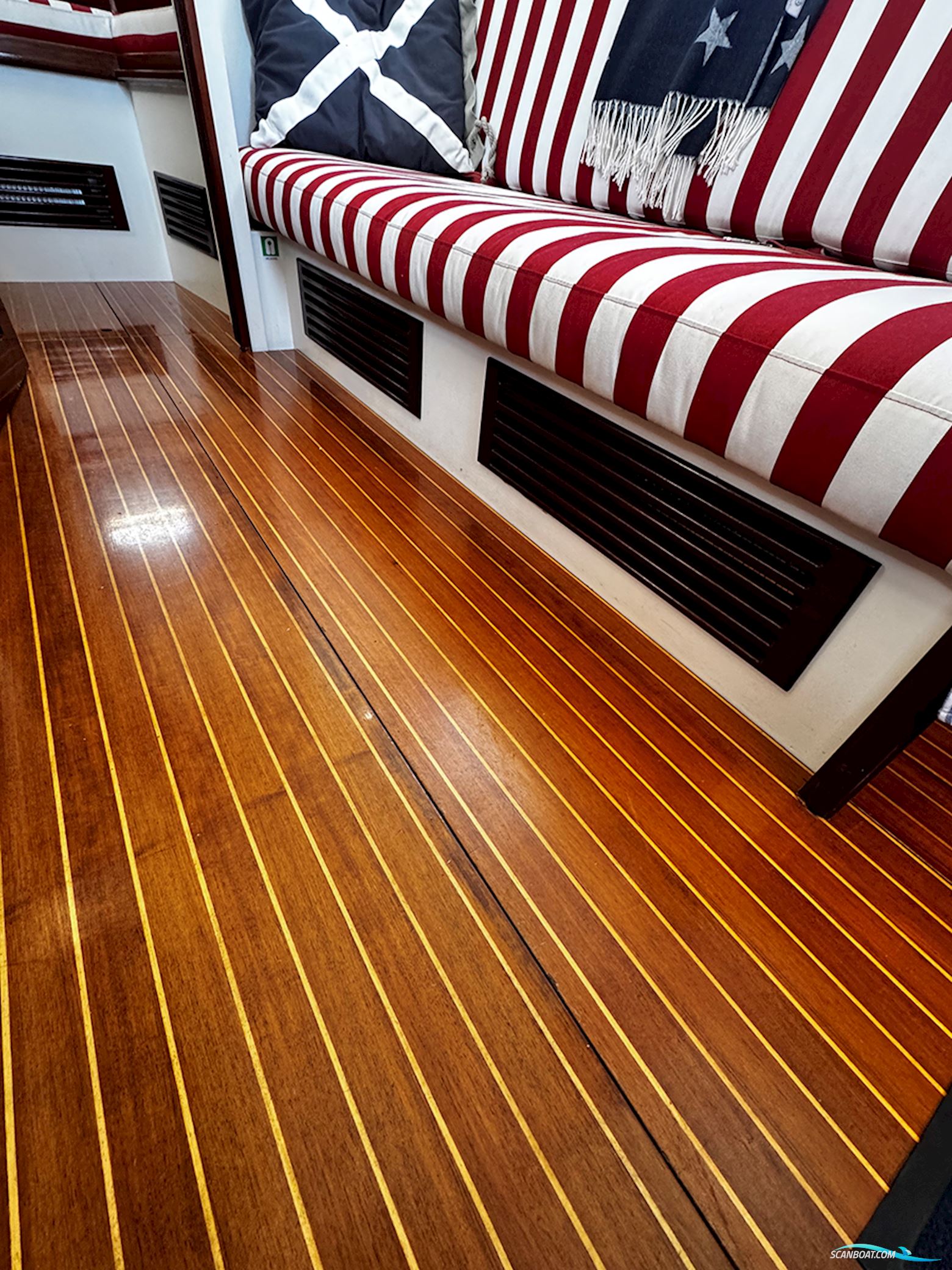 Chris-Craft 31 Commander