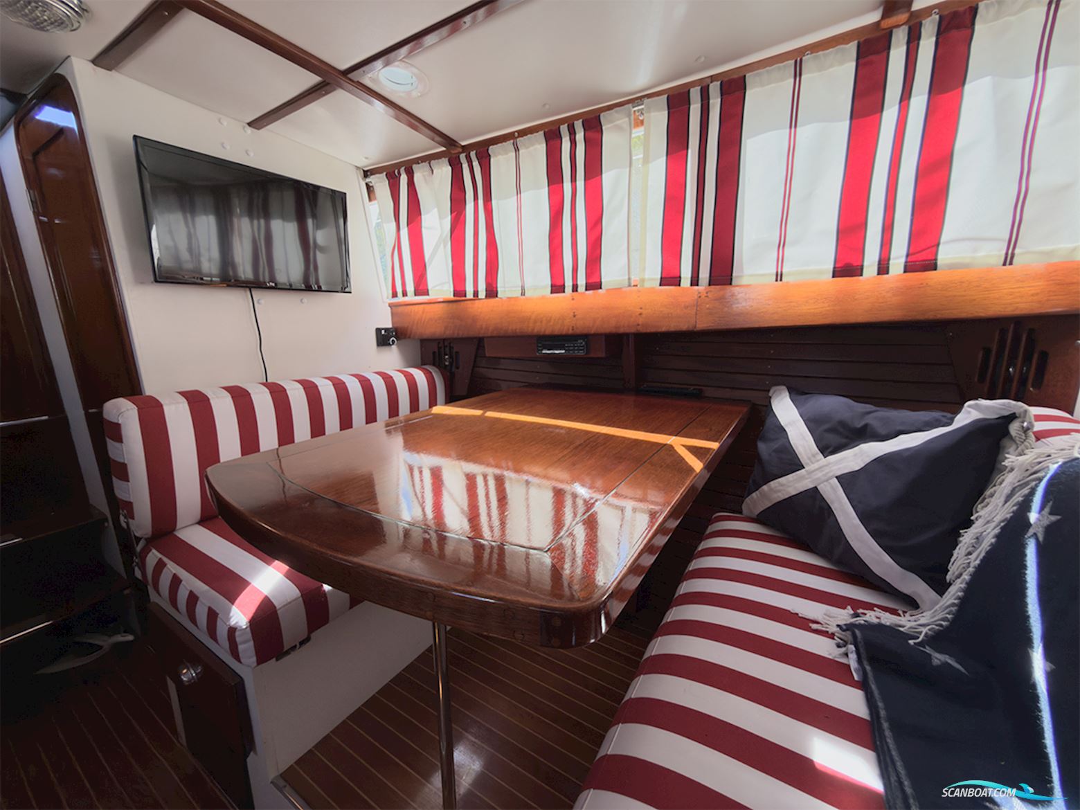 Chris-Craft 31 Commander