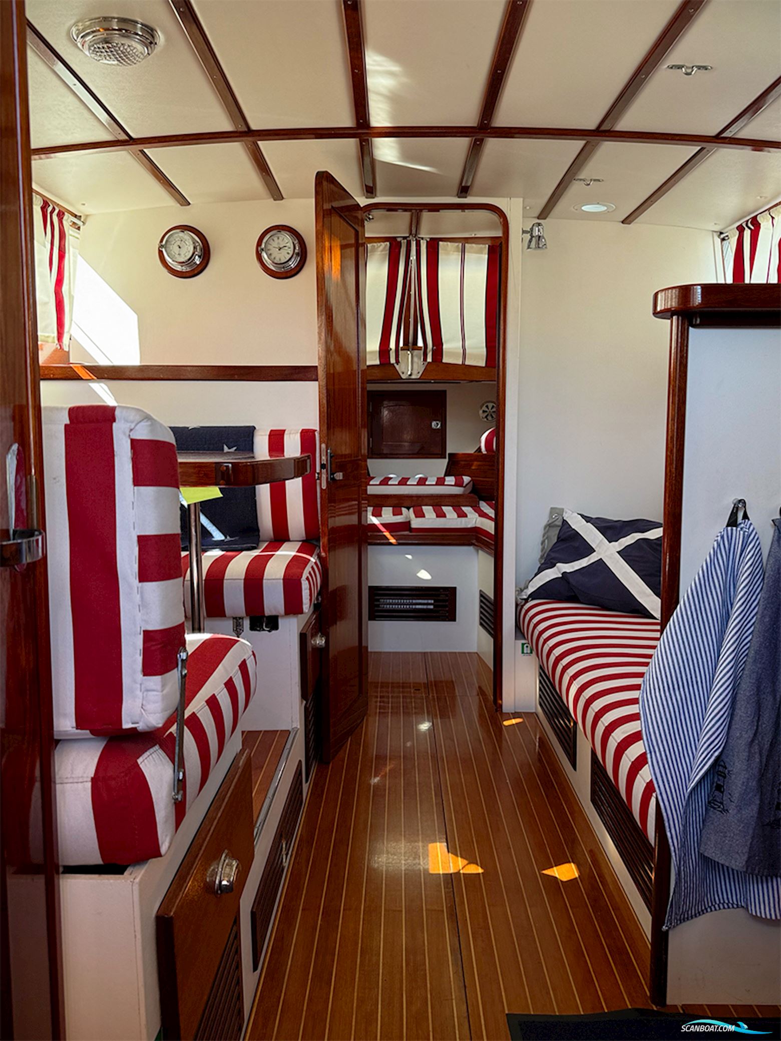 Chris-Craft 31 Commander