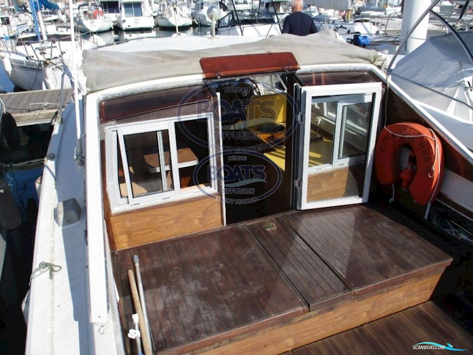 Chris Craft Commander 27