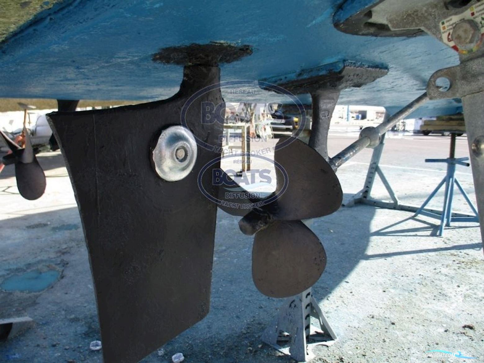 Chris Craft Commander 27