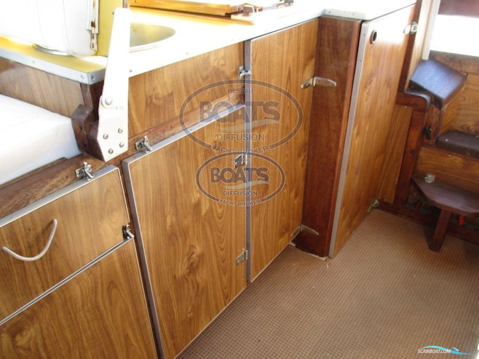 Chris Craft Commander 27