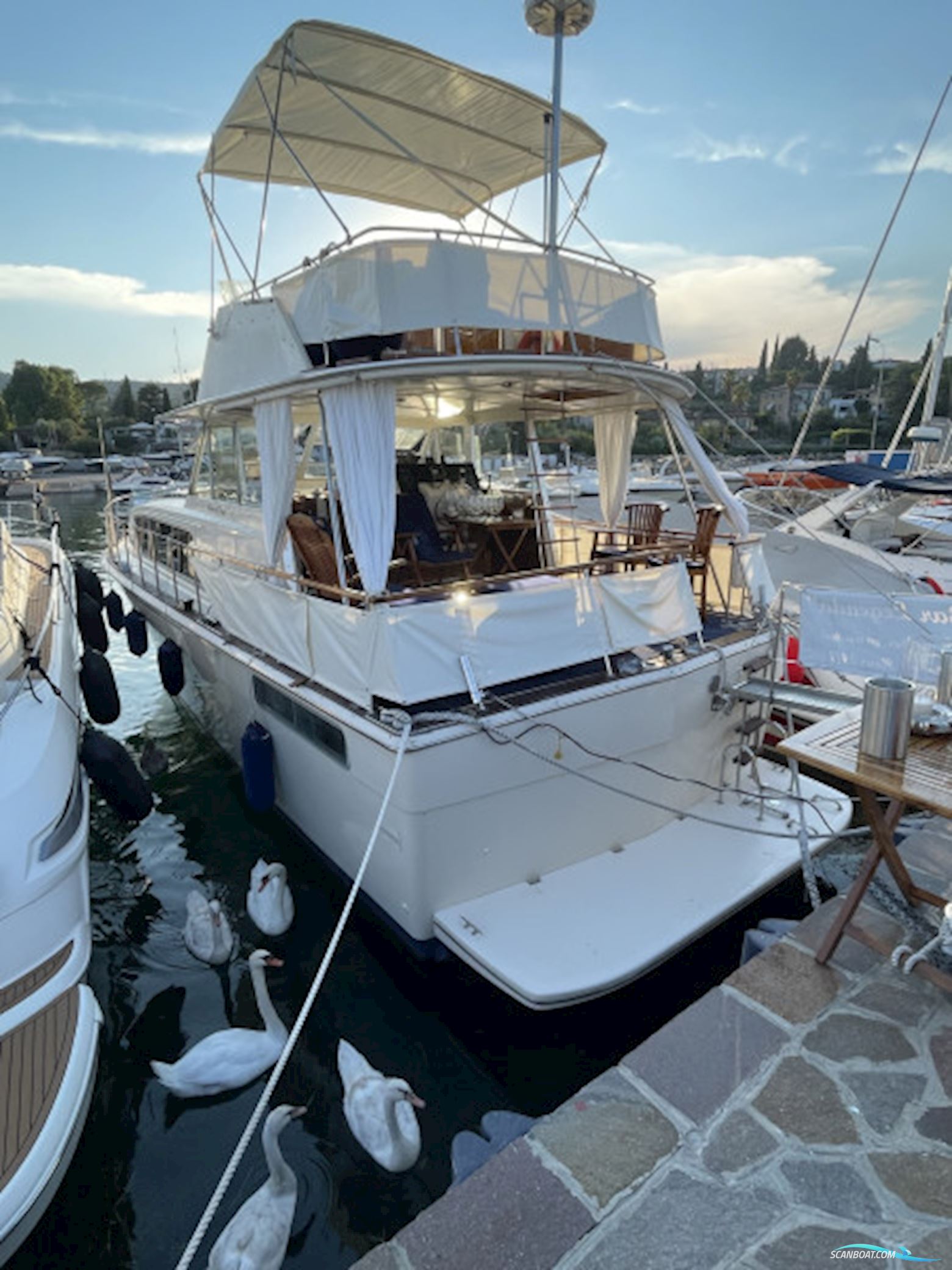 Chris Craft Commander 41 Fly Motorboat 1979, with Cummins Diesel Welle engine, Italy